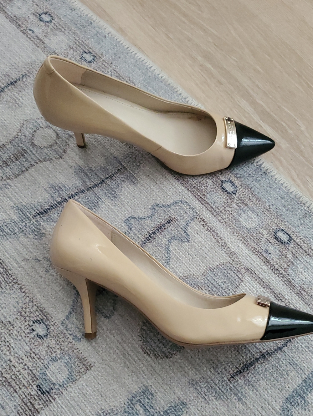 Coach Zan Patent Leather Tan Black Pointy Toe Heels Pumps Sz8.5 - Picture 4 of 14